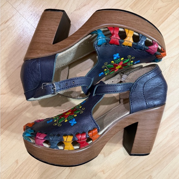 Women's Embroidered Mexican Leather Heel Sandals - Blue Size 6 🌺 - Picture 3 of 9